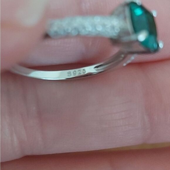 1.45 Carat Emerald Sterling Silver Ring - Picture 9 of 9